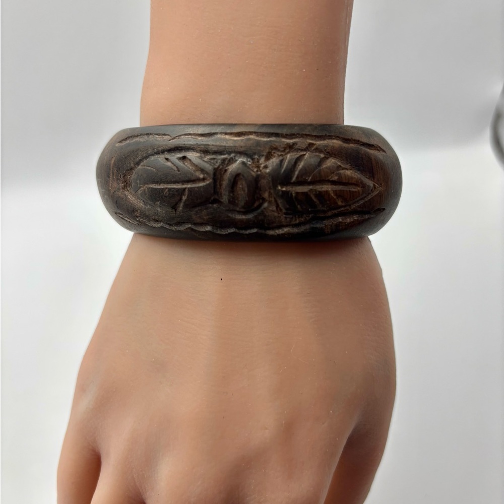 Vintage Hand-Carved Dark Wood Leaf Cuff Bangle - Picture 4 of 11